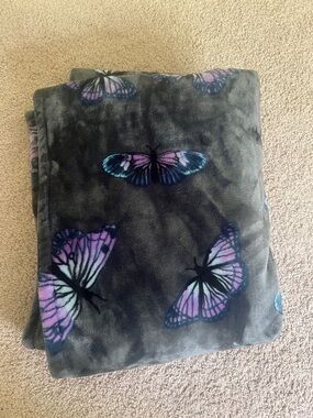 Lug Cuddle Throw Grey Butterfly Blanket